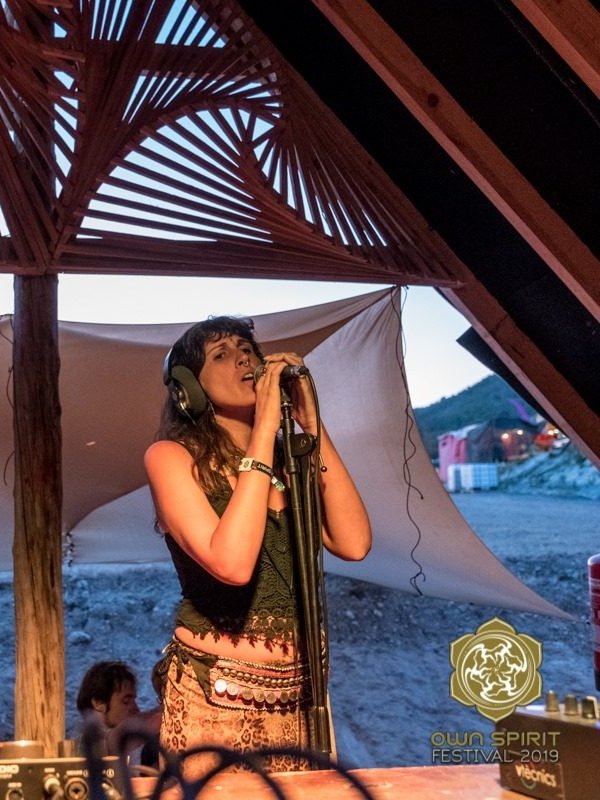 Rani al micrófono