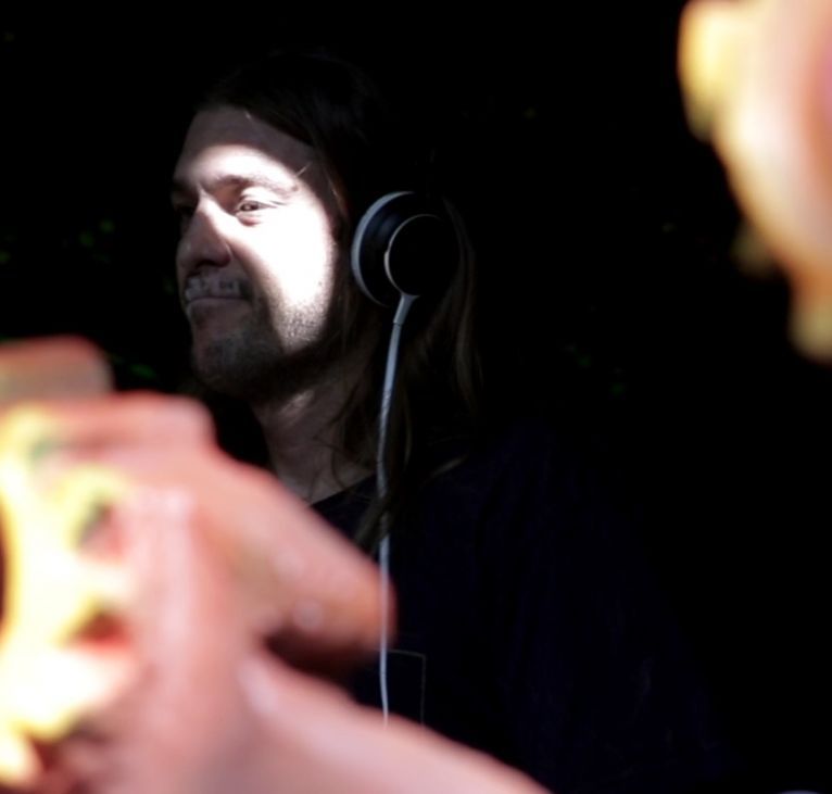 Overclouds DJ en cabina